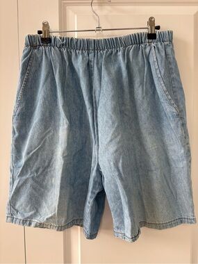 Light Blue Denim Vintage 90s Mom Jeans Shorts Elastic Waist Jorts